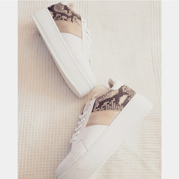 🆕️Winter collection// snake print sneaker - Picture 3 of 3